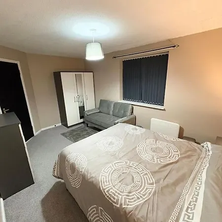 Two Bed Spacious Apartment, Central Location, Free Parking And Wifi Birmingham Exterior photo