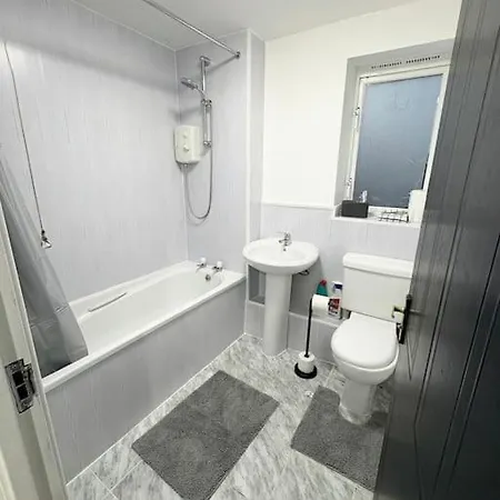 Two Bed Spacious Apartment, Central Location, Free Parking And Wifi Birmingham Exterior photo